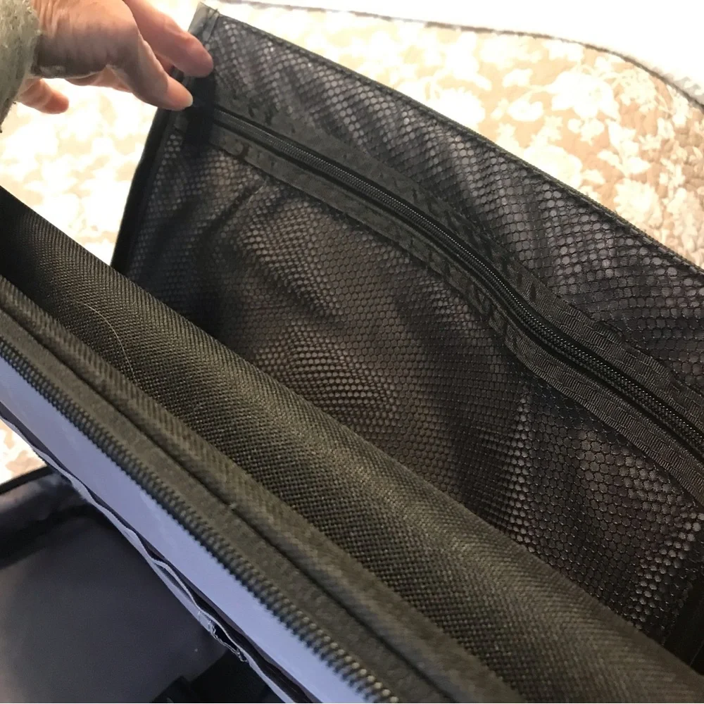 Targus Black Messenger Bag